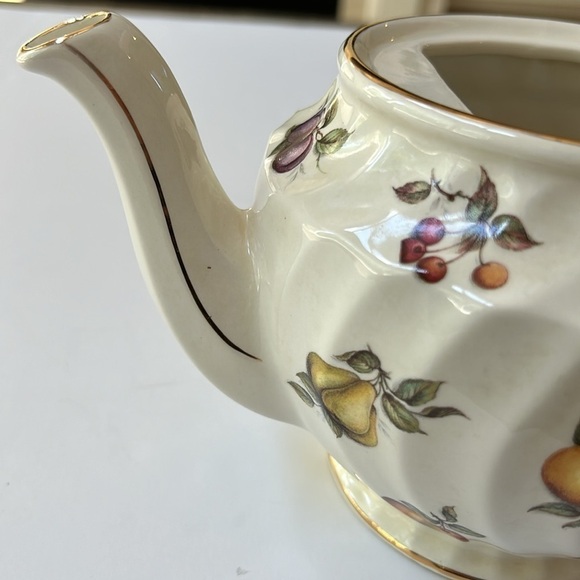 Windsor England Fruit Gold Trimmed Tea Pot - Picture 12 of 13